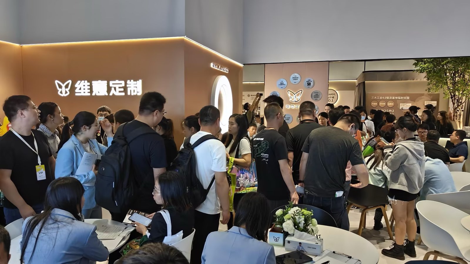 Wayes Custom × Guangzhou Custom Home Furnishing Fair: “Good Design 3.0” Strategy Upgrade Sparks Another Franchising Boom